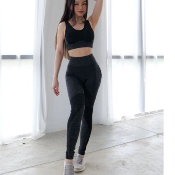 Chloe Ting Women's Seamless Marl Colorblocked Black Leggings size Medium - Picture 1 of 10